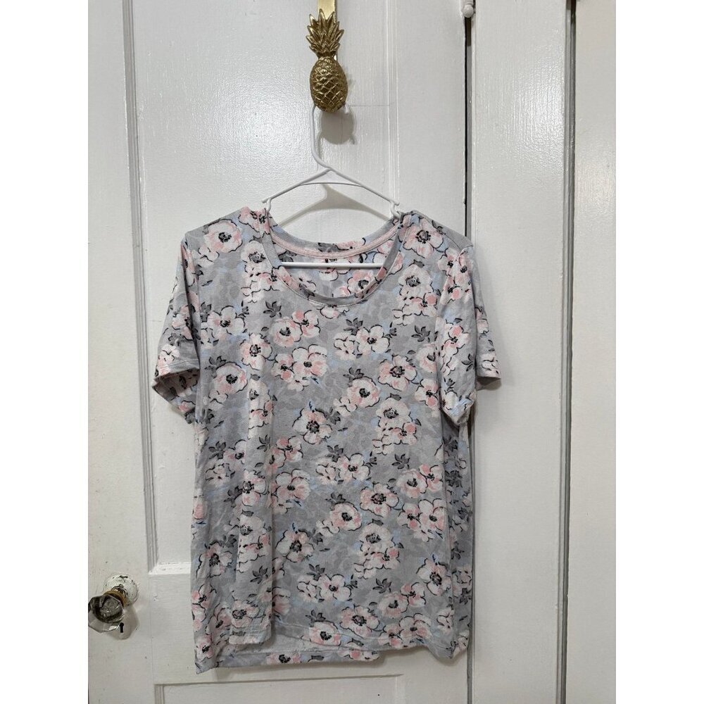 Women’s size large white flower t-shirt blouse